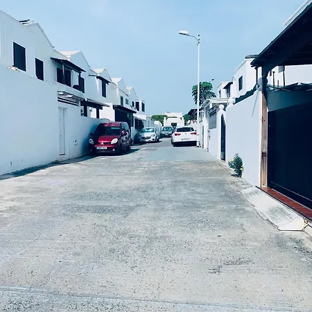 Сasa de vacaciones Privadas Cerca De La Playa Y Aeropuerto En Casa Compartida Con Otros Huespedes