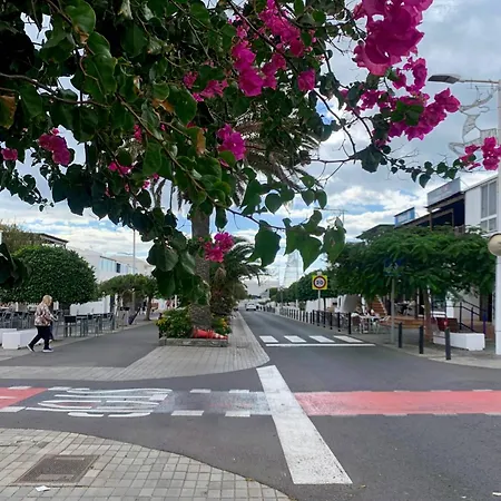 Privadas Cerca De La Playa Y Aeropuerto En Casa Compartida Con Otros Huespedes Сasa de vacaciones Playa Honda (Lanzarote)