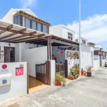 Privadas Cerca De La Playa Y Aeropuerto En Casa Compartida Con Otros Huespedes Playa Honda (Lanzarote)