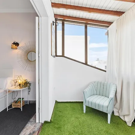 Privadas Cerca De La Playa Y Aeropuerto En Casa Compartida Con Otros Huespedes Vakantiehuis Playa Honda (Lanzarote)