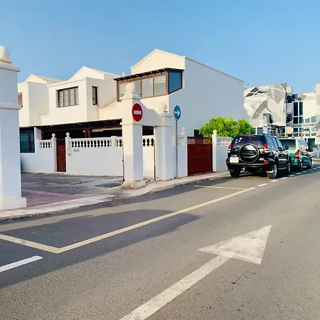 Privadas Cerca De La Playa Y Aeropuerto En Casa Compartida Con Otros Huéspedes Hébergement de vacances Playa Honda (Lanzarote)