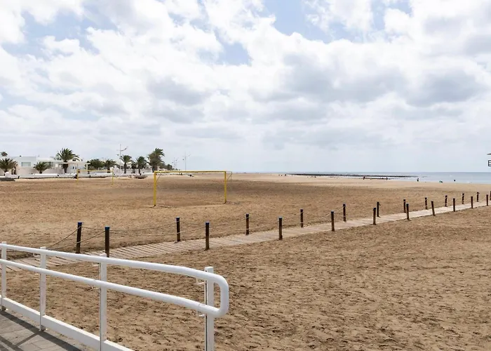 Feriehus Privadas Cerca De La Playa Y Aeropuerto En Casa Compartida Con Otros Huespedes Playa Honda (Lanzarote)