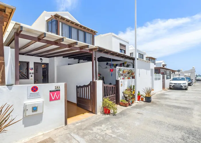 Privadas Cerca De La Playa Y Aeropuerto En Casa Compartida Con Otros Huespedes Playa Honda (Lanzarote)