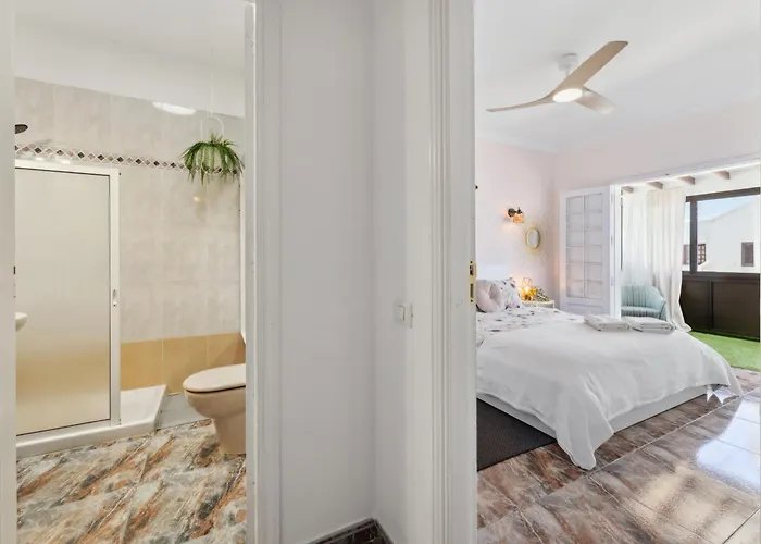 Privadas Cerca De La Playa Y Aeropuerto En Casa Compartida Con Otros Huespedes Плайя-Онда