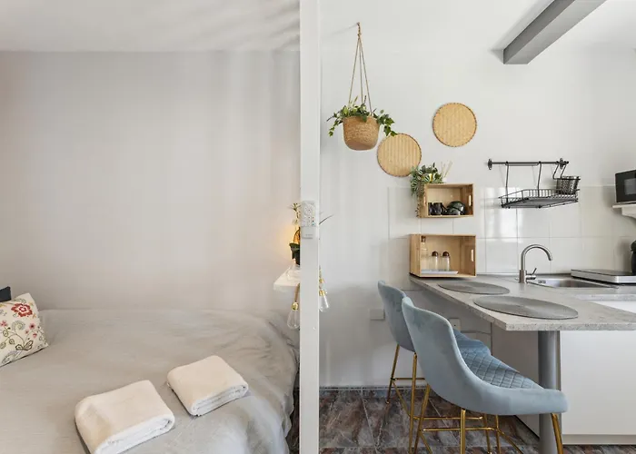 Privadas Cerca De La Playa Y Aeropuerto En Casa Compartida Con Otros Huespedes Feriehus