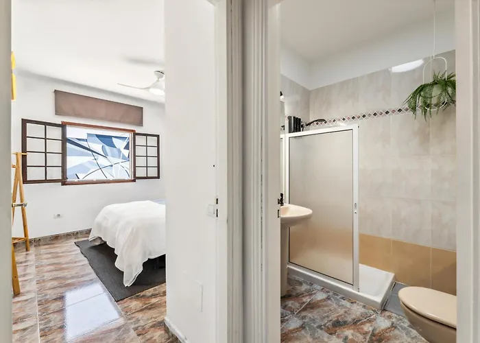 Privadas Cerca De La Playa Y Aeropuerto En Casa Compartida Con Otros Huespedes * Playa Honda (Lanzarote)